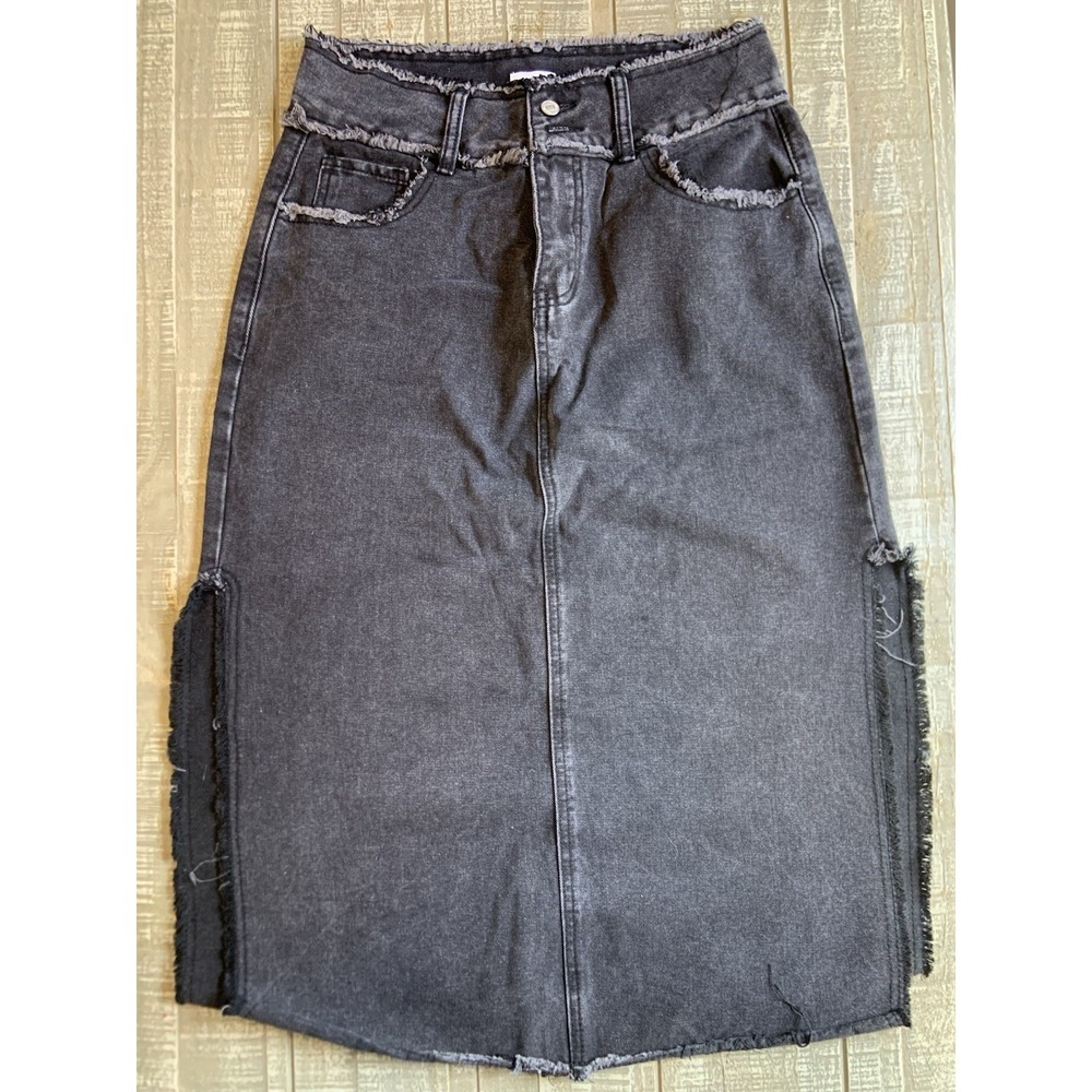 FOREVER 21 Black Denim Long Jean‎ Skirt Women's Size Medium Side Slits Fringe
